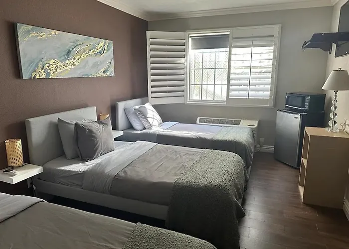 Cabana Inn & Suites