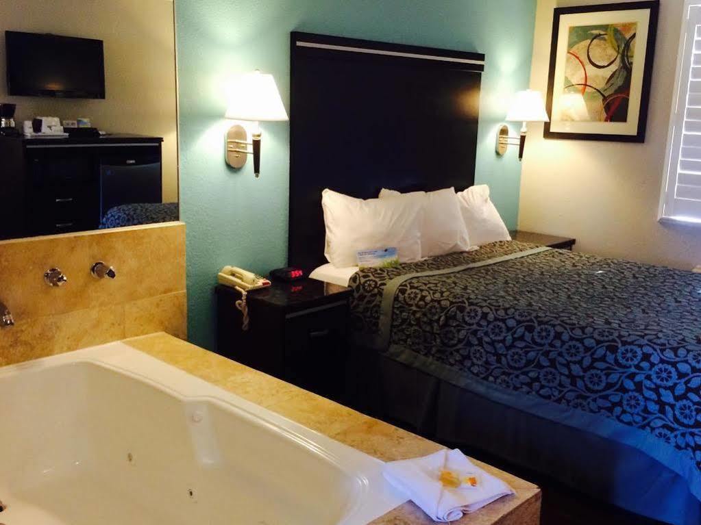 & Hotel Long Beach