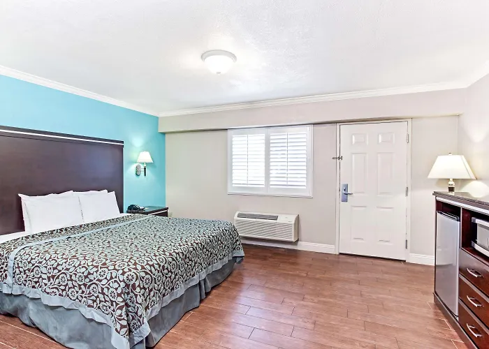 Cabana Inn&Suites