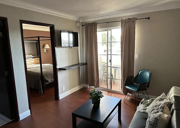Cabana Inn & Suites