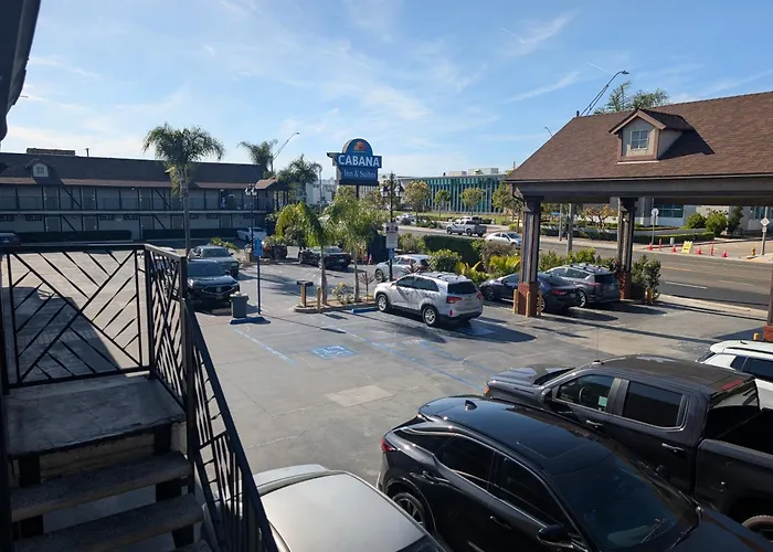 Cabana Inn&Suites