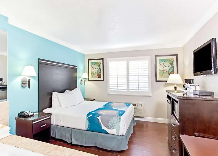 Cabana Inn & Suites