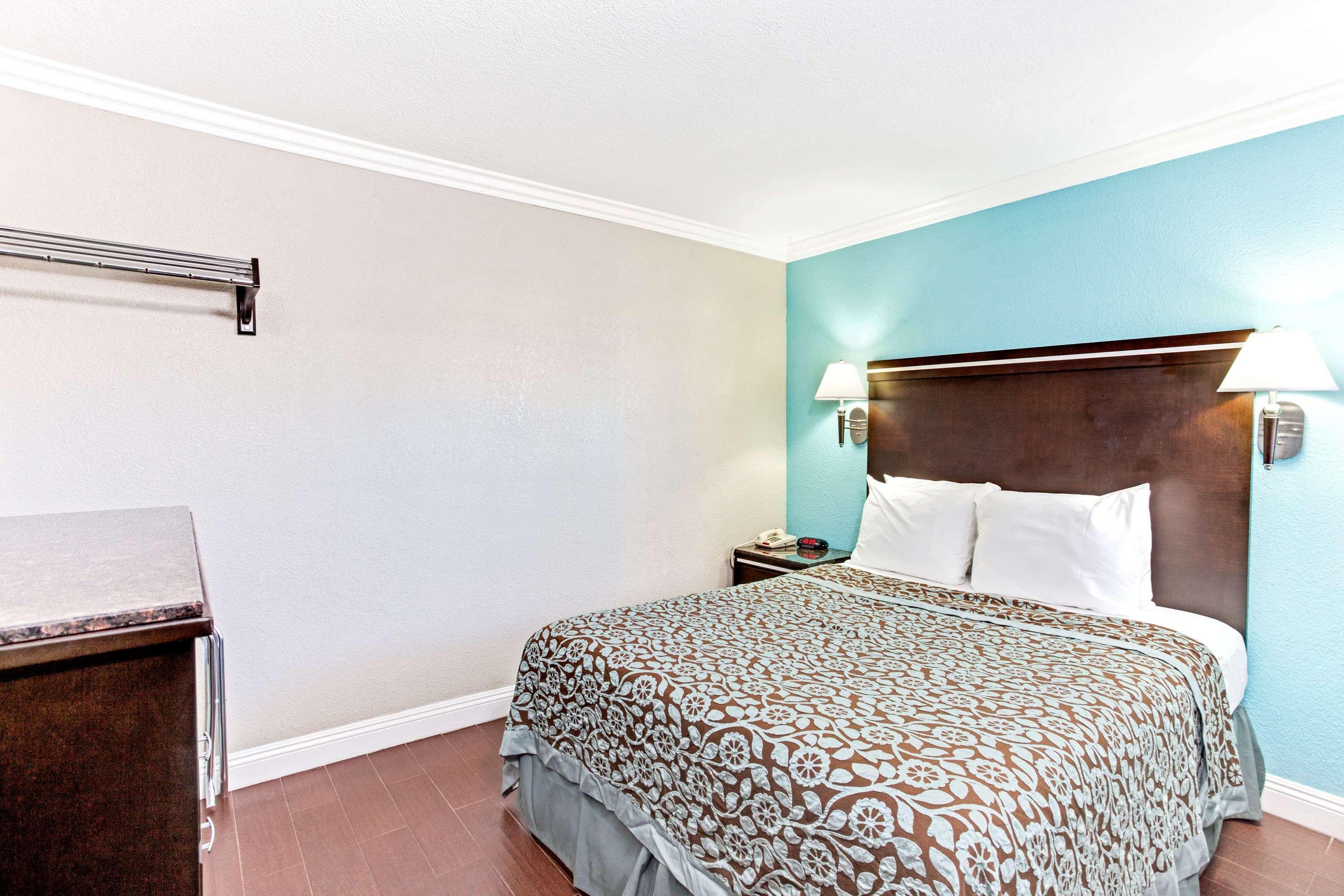 & Hotel Long Beach