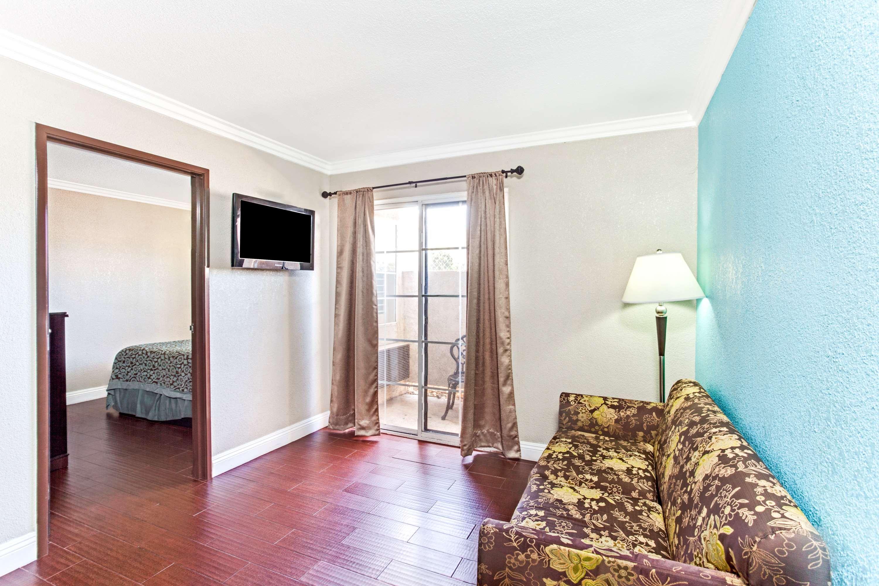& Hotel 2*