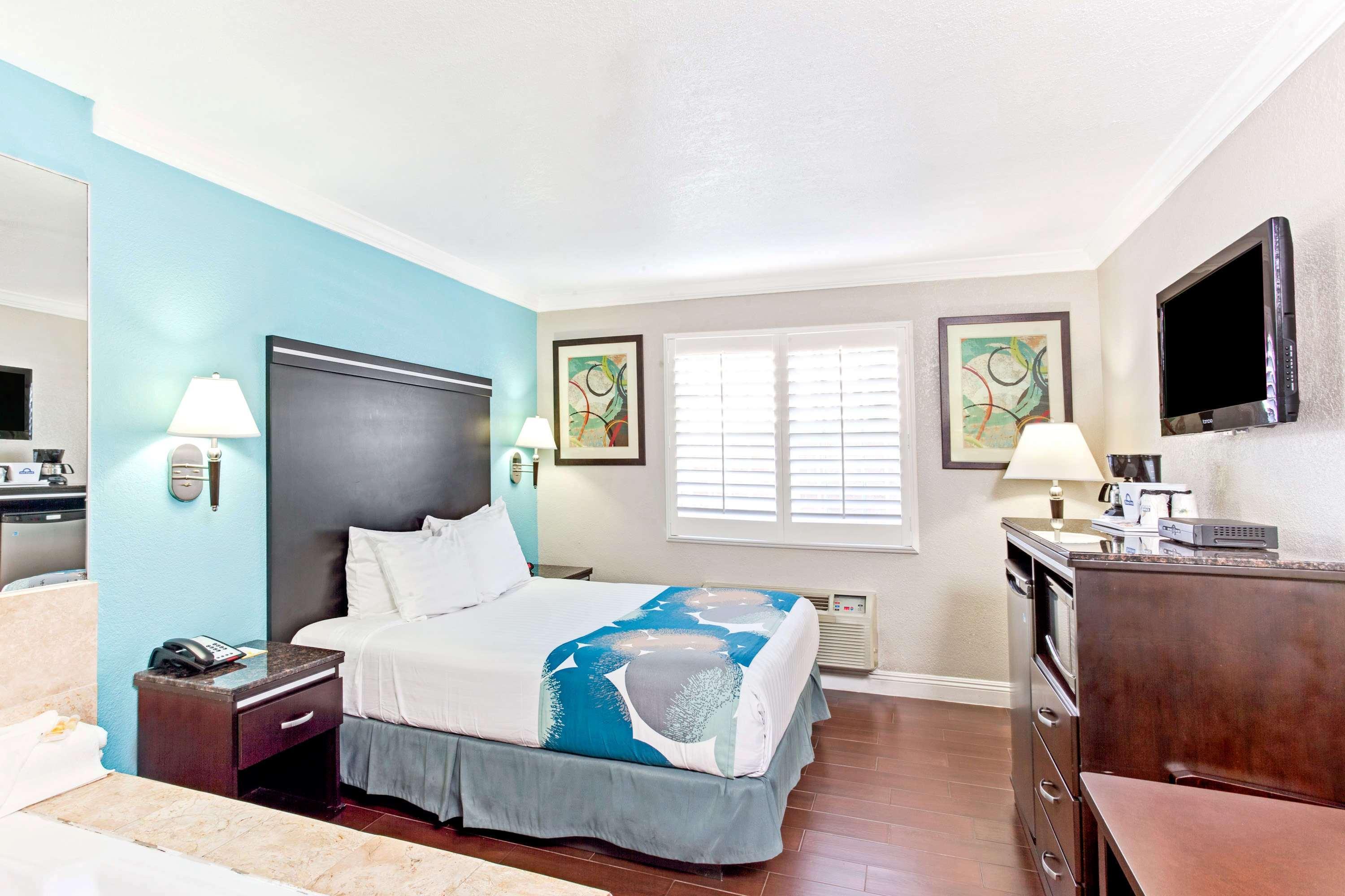 Hotel Inn&suites 2*