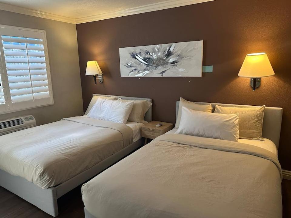 Hotel & Long Beach