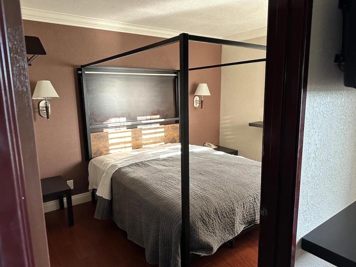 Hotel & 2*