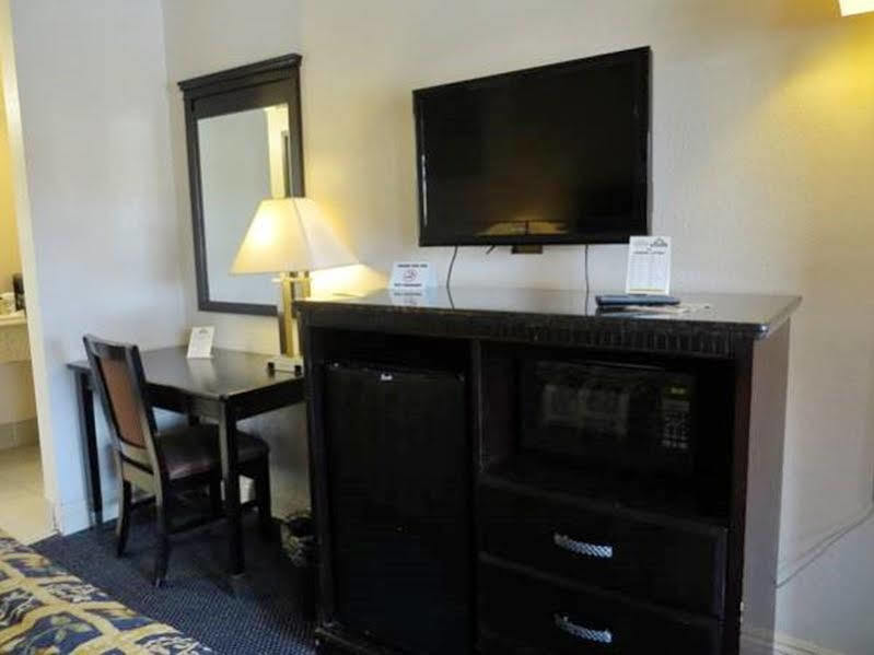& Hotel Long Beach