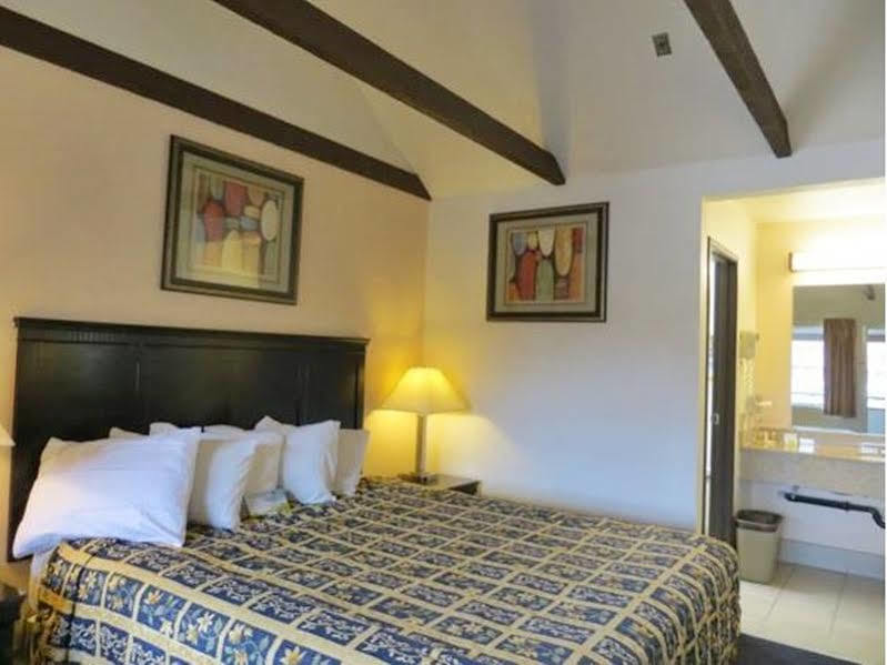 & Hotel