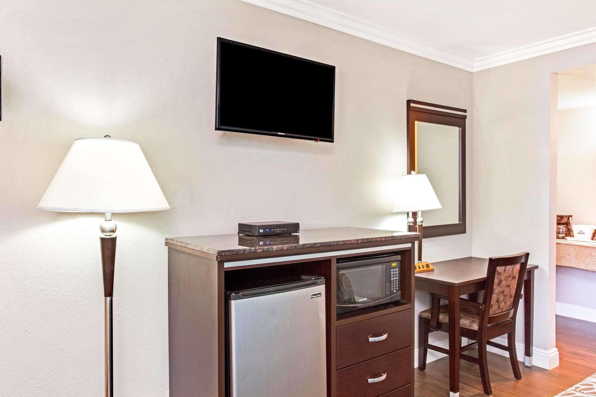 & Hotel 2*